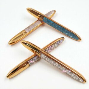 Waterproof eyeliner for false eyelashes.